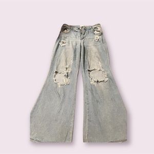 Light Blue Denim Flare-Jeans. Size: 9 (Juniors)